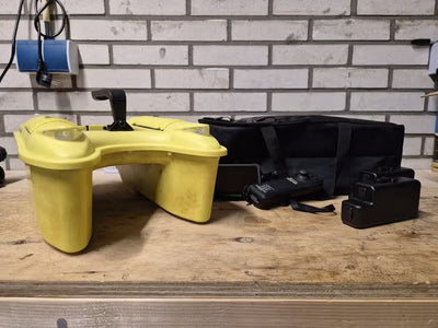 SECOND CHOICE – RidgeMonkey Hunter 750 Bait Boat with Depth Finder – Hi-Viz