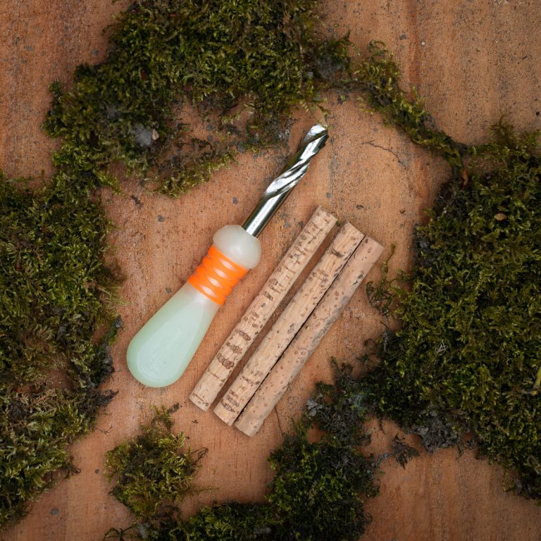 Trapano per esche + bastoncini di sughero