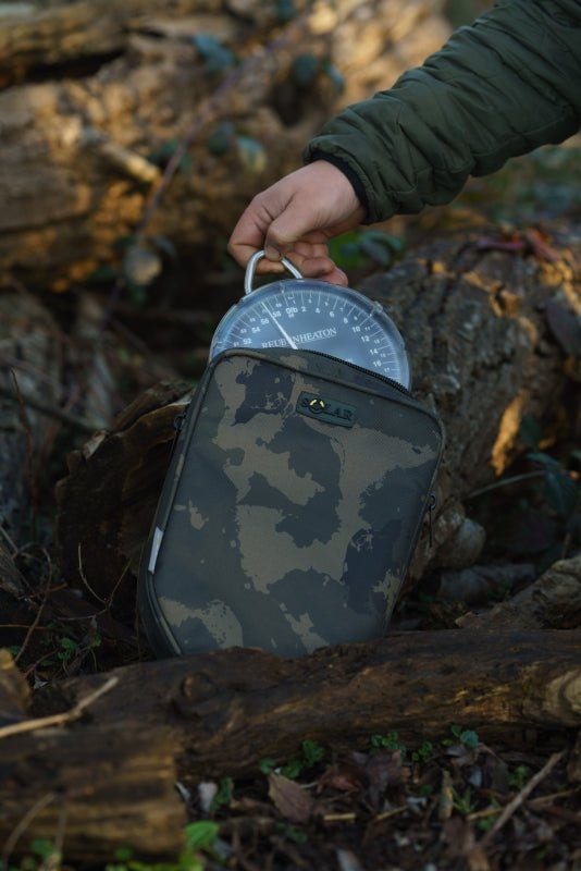 Solar Tackle WorldWide - Scales Pouch - KarperCentrale